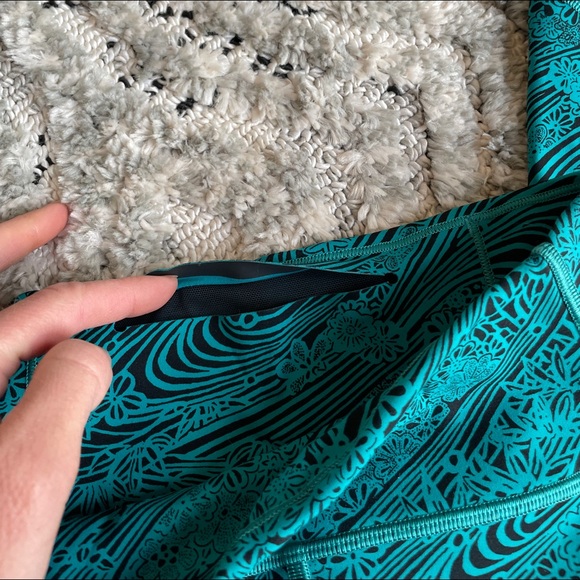 Lululemon Sz 4 Wonder Under Perfect condition - Picture 6 of 7